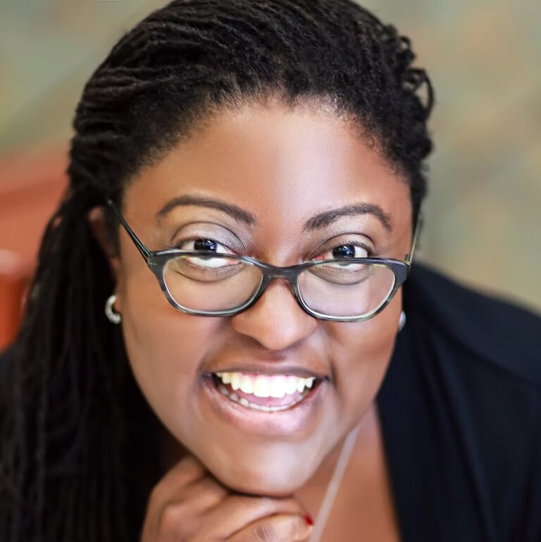 headshot of Dalia Kinsey